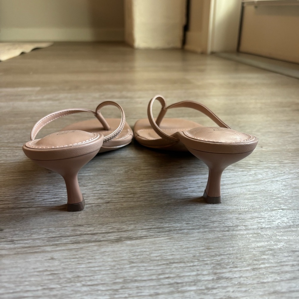 Rachel Zoe Nude Tan Thong Kitten Heel Sandals - Picture 4 of 6
